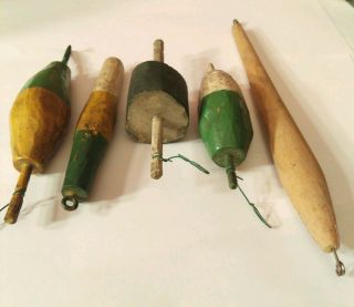 5 VINTAGE UNMARKED UNKNOWN GREEN AND WHITE WOOD HAND PAINTED BOBBER FLOATS 4