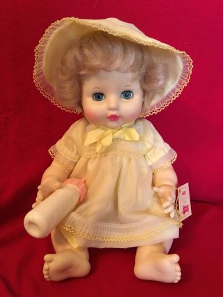 Ideal Betsey Wetsy Doll Vintage 1983 16” Drink & Wet With Bottle