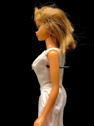 Old Vintage Barbie Doll With Blonde Hair And White Dress 5