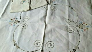 VINTAGE Madeira Hand Embroidered LINEN Tablecloth & Floral Basket Napkins 3