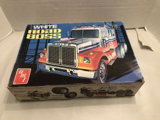 Vintage White Road Boss T - 527 1/25th Scale Model Incomplete As - Is