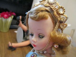 Vintage 1950s Madame Alexander CISSETTE Doll in Lovely QUEEN Ensemble 3