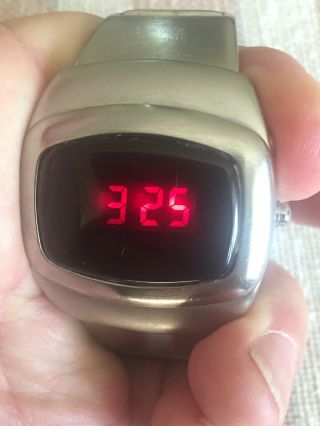 VINTAGE MUTEKI Advanced LED Circuit RED DIGITAL DISPLAY - SHOWS TIME,  DAY & DATE 2