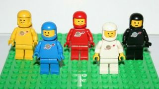 5 Vintage Lego Minifigures Space Minifigs Black White Red Yellow Blue 1980 