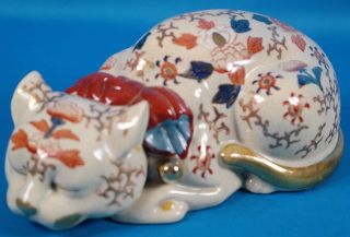 Antique Japanese Satsuma Imari Hand Painted Porcelain Sleeping Cat