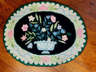 Primitive Vintage Wool Hand Hooked Rug With Floral Decoration 27 X 34
