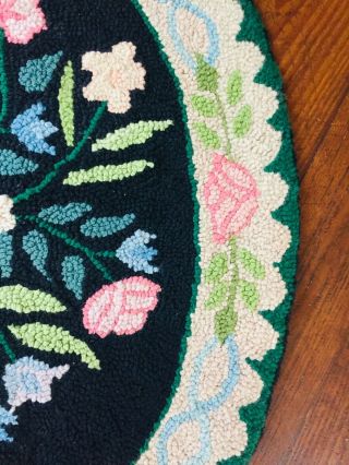 PRIMITIVE VINTAGE WOOL HAND HOOKED RUG WITH FLORAL DECORATION 27 X 34 5