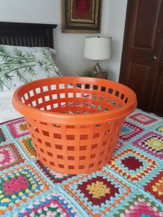Vintage 1970s Rubbermaid Roughneck Round Basketweave Laundry Basket 2966 Orange