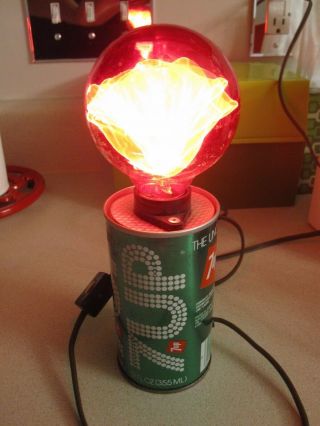 Vintage 1970s 7up Flicker Base Can Lamp With Red Flicker Bulb Balafire