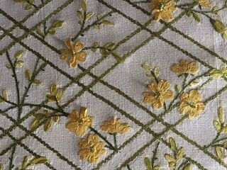 Stunning Vintage Linen Hand Embroidered Tray Cloth Ribbon Work/buttercups/lace