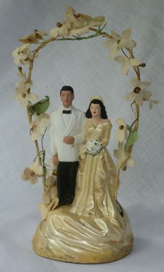 1949 Chalk Ware Bride & Groom Wedding Cake Topper With Flower Arch