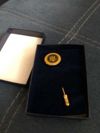 Presidential George Bush Lapel Pin Seal of the President of the United States IB 2
