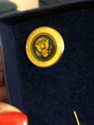 Presidential George Bush Lapel Pin Seal of the President of the United States IB 4