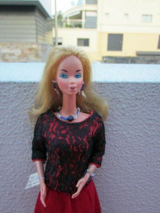 1978 VINTAGE KISSING BARBIE DOLL,  BLONDE HAIR,  FACE WEARING OUTFIT&SHOES 2