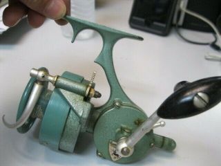 Vintage Green Centaure Pacific Spinning Reel - made in France (NR) in good 3