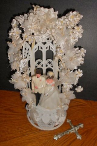 Vintage 1970 ' s Wilton Bride & Groom Wedding Cake Topper with Archway & Cross 2