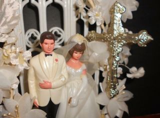 Vintage 1970 ' s Wilton Bride & Groom Wedding Cake Topper with Archway & Cross 3