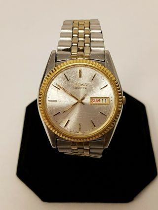 Vintage Seiko Quartz Mens Wrist Watch 7n43 - 8111 Gold Silver