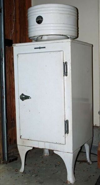 Vintage Antique 1930’s Ge Monitor Top Refrigerator