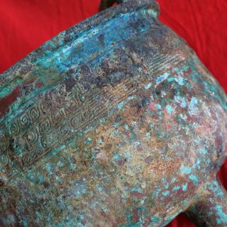 antique The ancient Chinese bronze three - legged tripod 5
