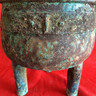 antique The ancient Chinese bronze three - legged tripod 6