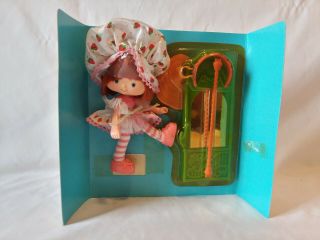 Vintage 1983 Kenner Dancin ' Strawberry Shortcake doll w/ box missing comb 7