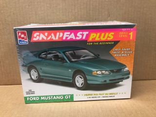 Amt 1/25 Scale 1994 Ford Mustang Gt - Model Kit