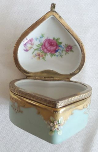 ANTIQUE NIPPON HART SHAPE PORCELAIN HINGED TRINKET BOX WITH FLOWERS WITH 3