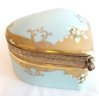 ANTIQUE NIPPON HART SHAPE PORCELAIN HINGED TRINKET BOX WITH FLOWERS WITH 5