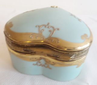 ANTIQUE NIPPON HART SHAPE PORCELAIN HINGED TRINKET BOX WITH FLOWERS WITH 6