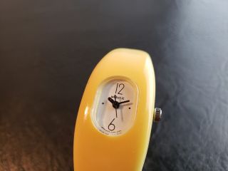 Vintage Watch - It Women ' s Mechanical Wristwatch Retro Lucite Bangle Bracelet 3
