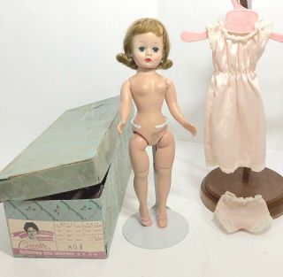 Vintage Madame Alexander Cissette Doll Near With Box And Clothes