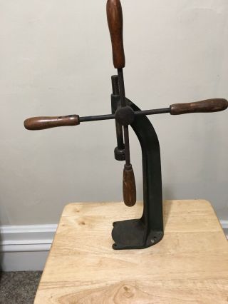 cast iron antique corking machine with ferrous wheel handle 2