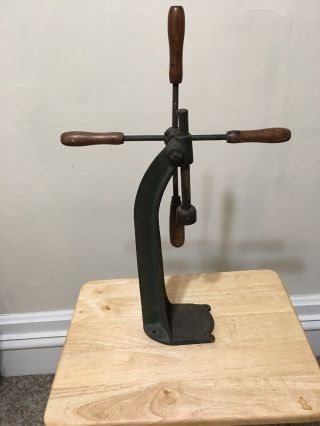 cast iron antique corking machine with ferrous wheel handle 4