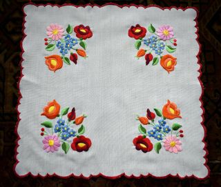 Vintage Hungarian Kalocsa Hand Embroidered Tablecloth 37x35cm 14.  56 " X13.  77 "