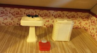 Vintage Renwal Dollhouse Furniture - Bathroom - Sink,  Hamper And Red Scale