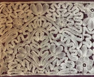 19th Century Handmade Linen Bobbin Lace,  Duchesse Or Honiton 353