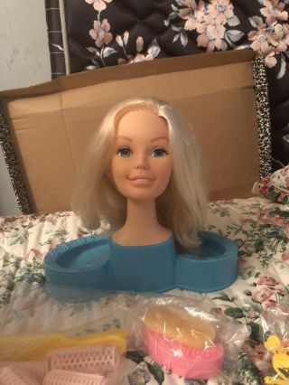 Vintage 1976 Superstar Barbie Fashion Face Head IOB Make Up,  Accessories 4