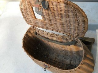 Vintage Fishing Basket Creel W/Strap Fish Type Clasp Woven Wicket 12 