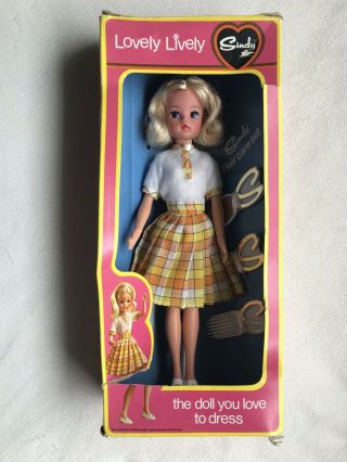 Vintage Pedigree Sindy Doll 44608 - 11 " - Blonde Hair -