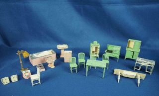 Vintage Tootsie Toy Metal Dollhouse Doll House Furniture Bathroom Kitchen Lamp
