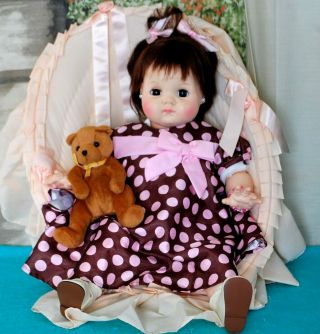 Vintage 1965 Madame Alexander Puddin 21 " Brunette Brown Eyed Baby Doll