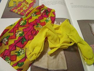 Vintage Barbie Doll Best Buy Fashion 8683 Yellow Tricot Blouse Print Skirt