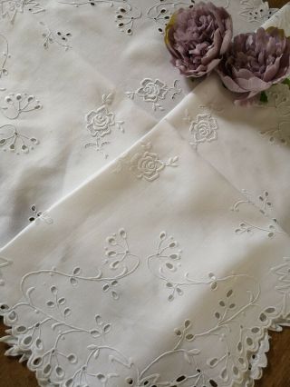 Exquisite Vtg Hand Embroidered Irish Linen Tablecloth Roses