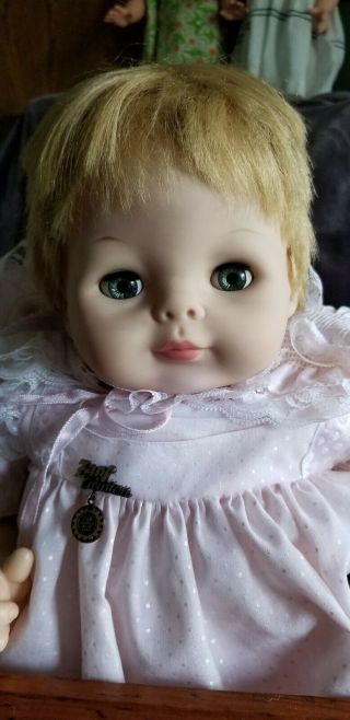 Vintage Vogue Baby Doll,  1965 22 inches that cries. 8
