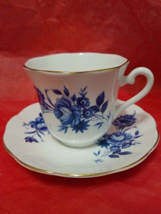 Elizabethan Fine Bone China England Tea Cup & Saucer White Blue Flowers