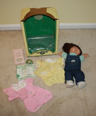 Vintage 1982 Cabbage Patch Kids Doll Girl Brown Hair - South Africa Box