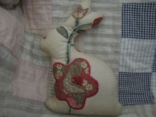 Primitive Bunny - Quilt With Appliquéd Flowers - - Easter/spring - 30