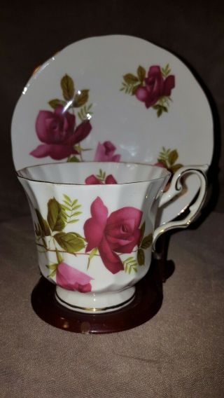 Elizabethan Fine Bone China England Fine Bone China Teacup And Saucer Roses