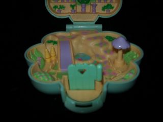 Vintage Polly Pocket Midge ' s Flower Shop and Polly ' s Town House (No Dolls) 3